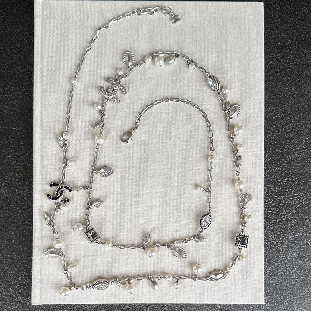 CHANEL Silver Pearl & Crystal Link Necklace -